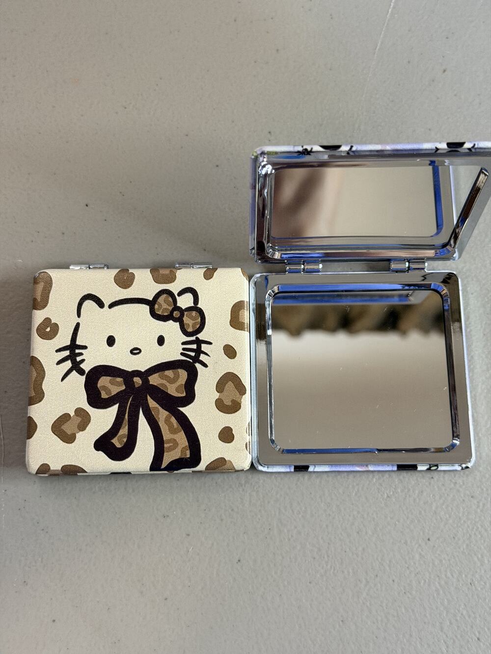 #HK-686 Hello Kitty Compact Mirror with Regular and 2x viewing